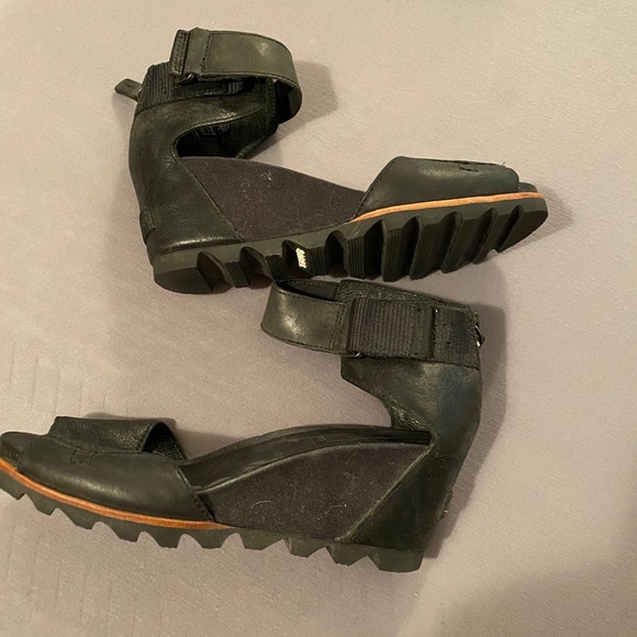 Sorel wedge sandals-WORN ONCE - Picture 4 of 6